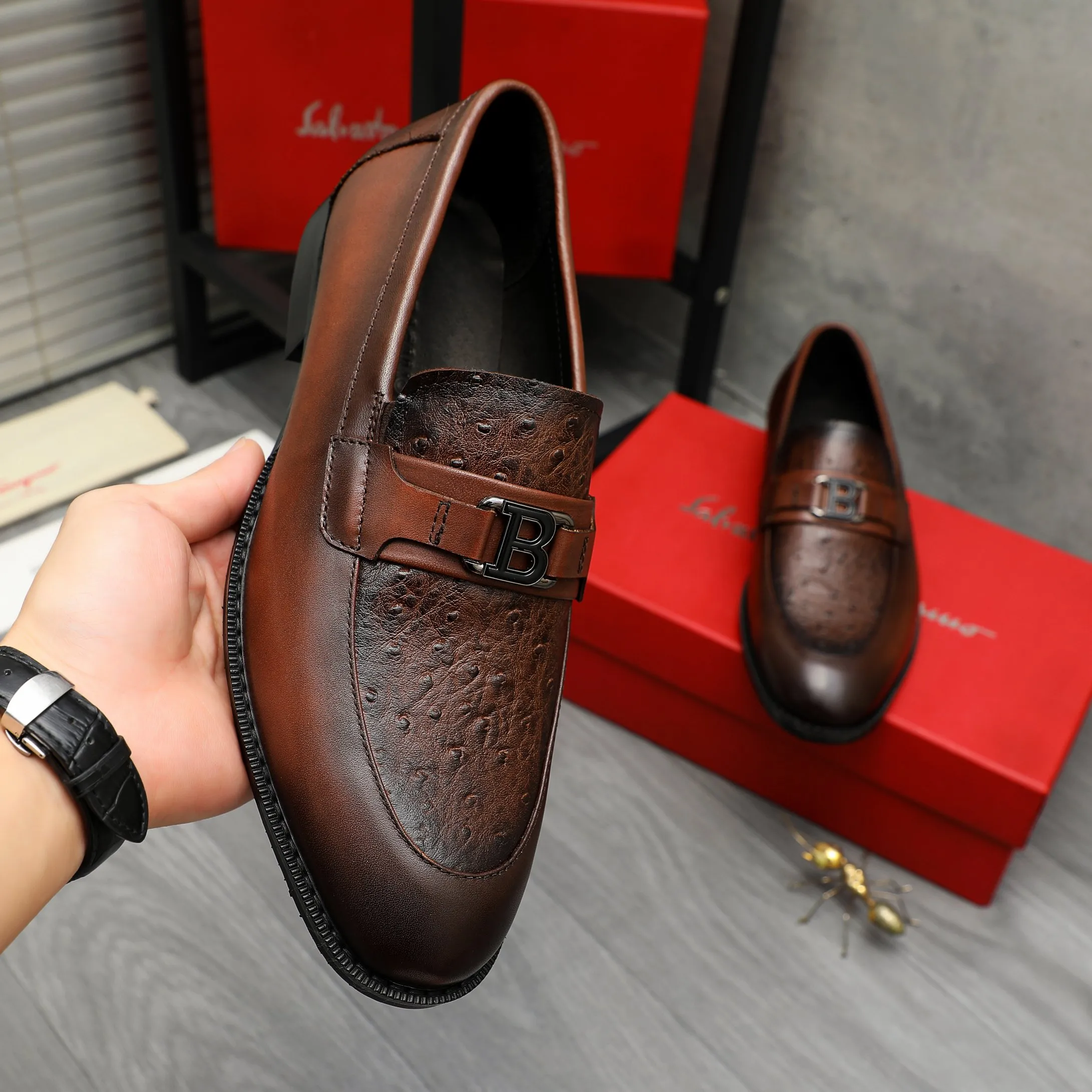 Men's shoes 💰540 Product trademark: Ferragamo "Ferragamo" business casual slip-on leather shoes Regular size: 39-45 (45. Customized, non-returnable) Product materials: Selected color-brushed ostrich pattern cowhide upper, cowhide lining, original outsole